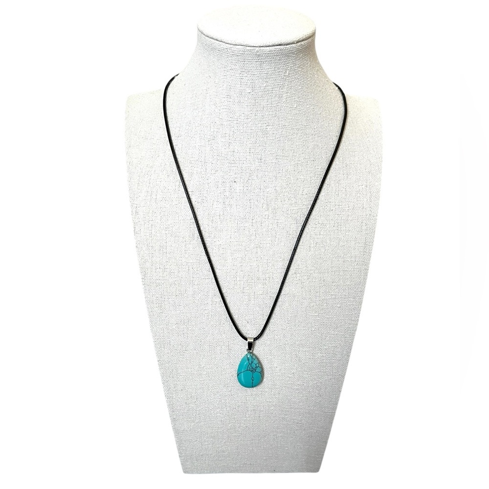 NEW Tear Drop Stone 18 in. Necklace #16